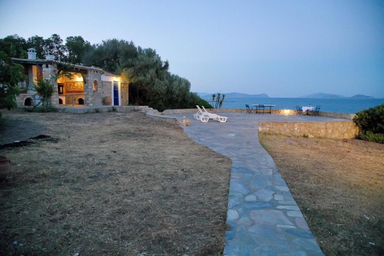 Aroura Homes 4Br Beachfront Villa Spétses Zewnętrze zdjęcie