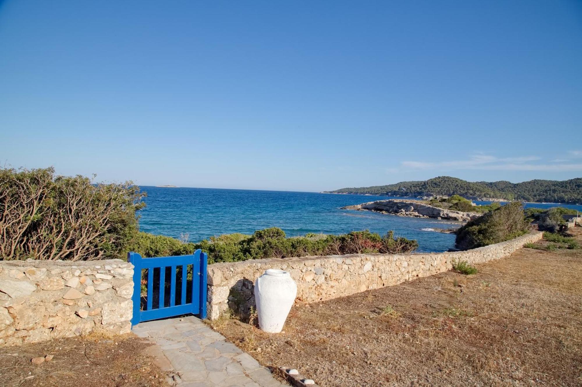Aroura Homes 4Br Beachfront Villa Spétses Zewnętrze zdjęcie