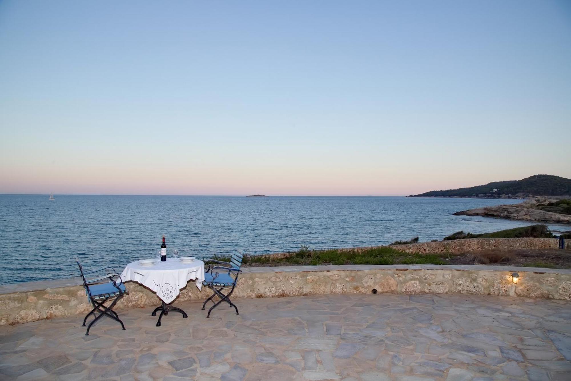 Aroura Homes 4Br Beachfront Villa Spétses Zewnętrze zdjęcie