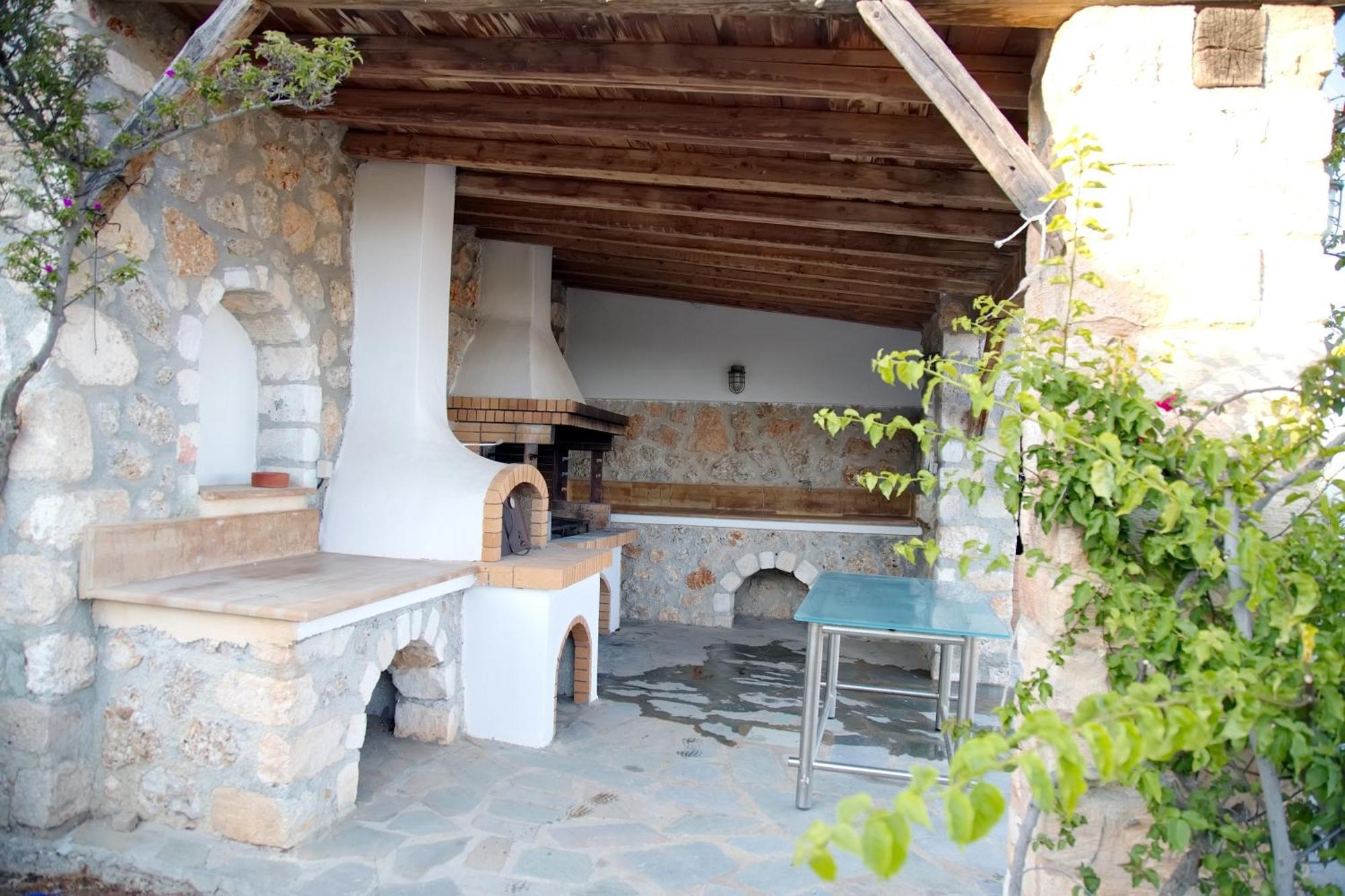Aroura Homes 4Br Beachfront Villa Spétses Zewnętrze zdjęcie
