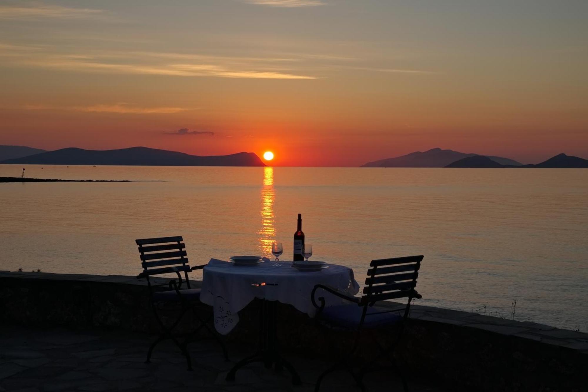Aroura Homes 4Br Beachfront Villa Spétses Zewnętrze zdjęcie
