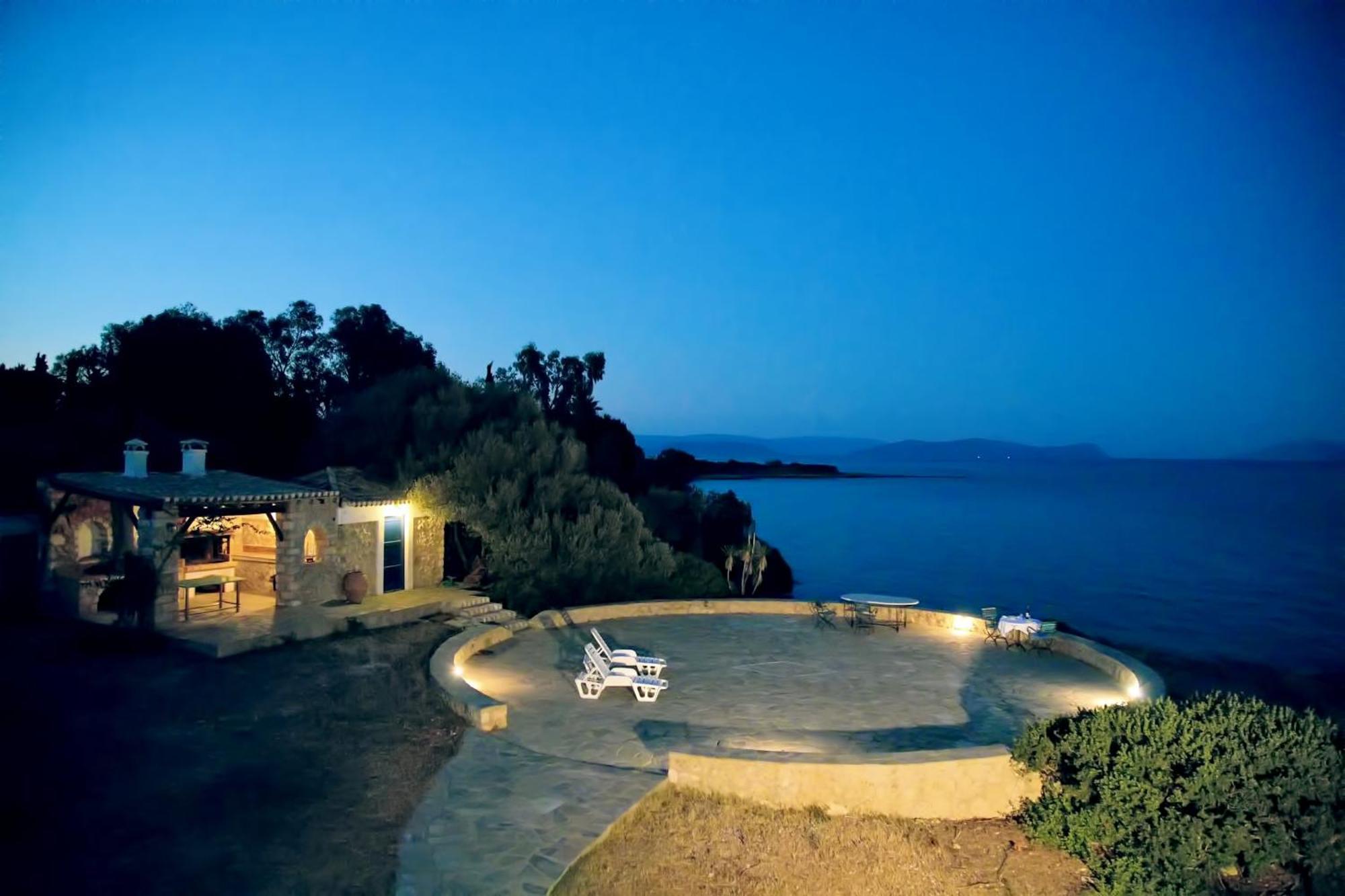 Aroura Homes 4Br Beachfront Villa Spétses Zewnętrze zdjęcie