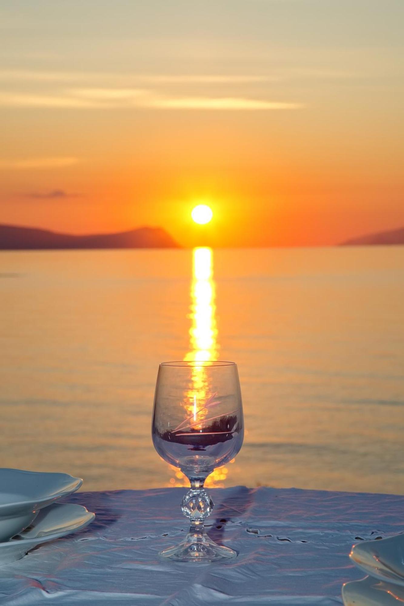 Aroura Homes 4Br Beachfront Villa Spétses Zewnętrze zdjęcie